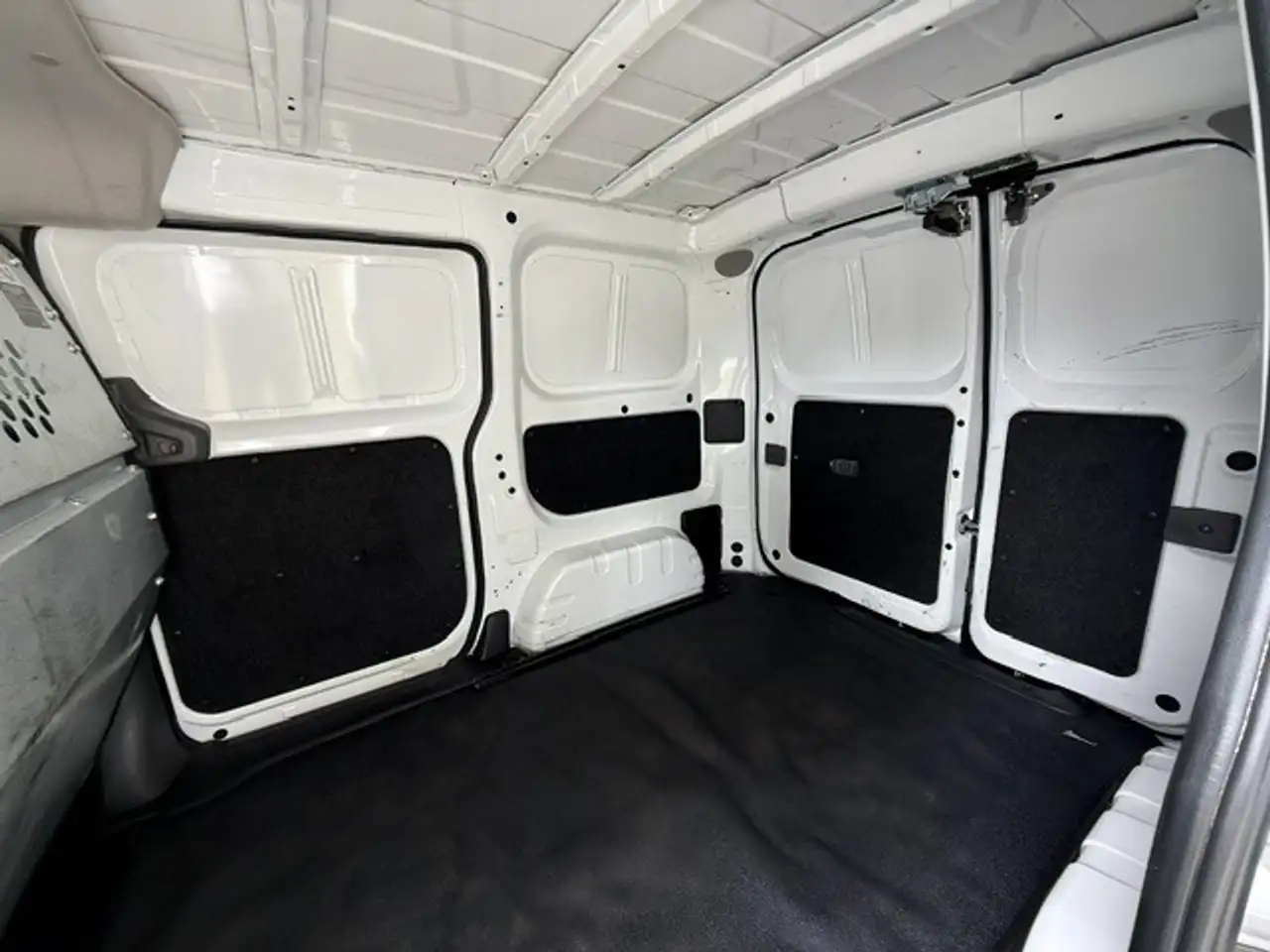 Nissan NV200 photo Nissan NV200