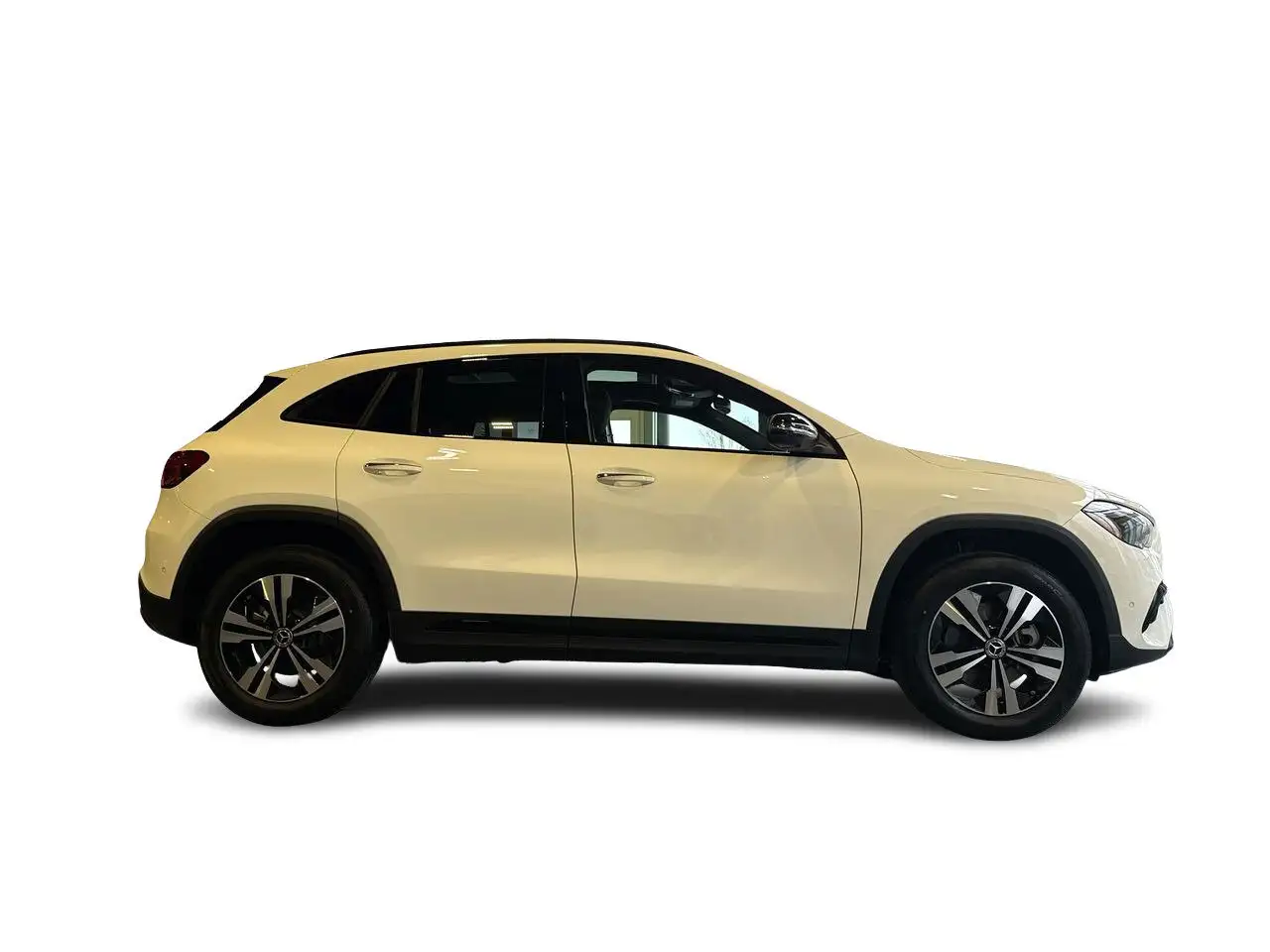 Mercedes-Benz GLA снимка Mercedes-Benz GLA
