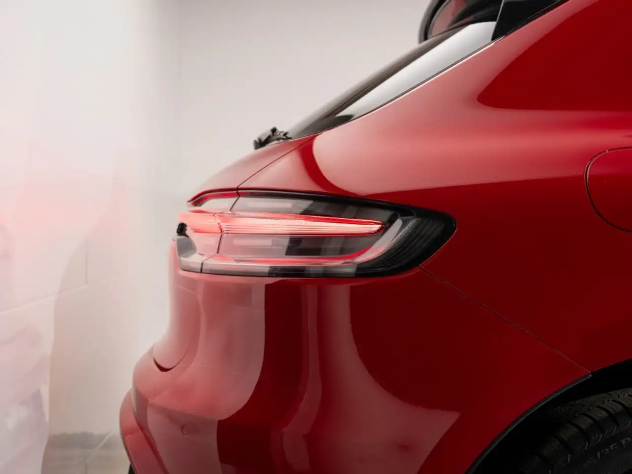 Porsche Macan photo Porsche Macan