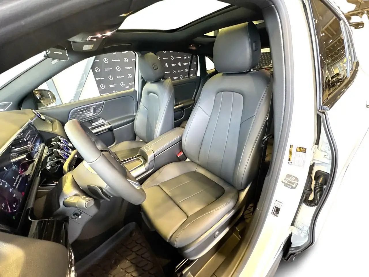Mercedes-Benz GLA снимка Mercedes-Benz GLA