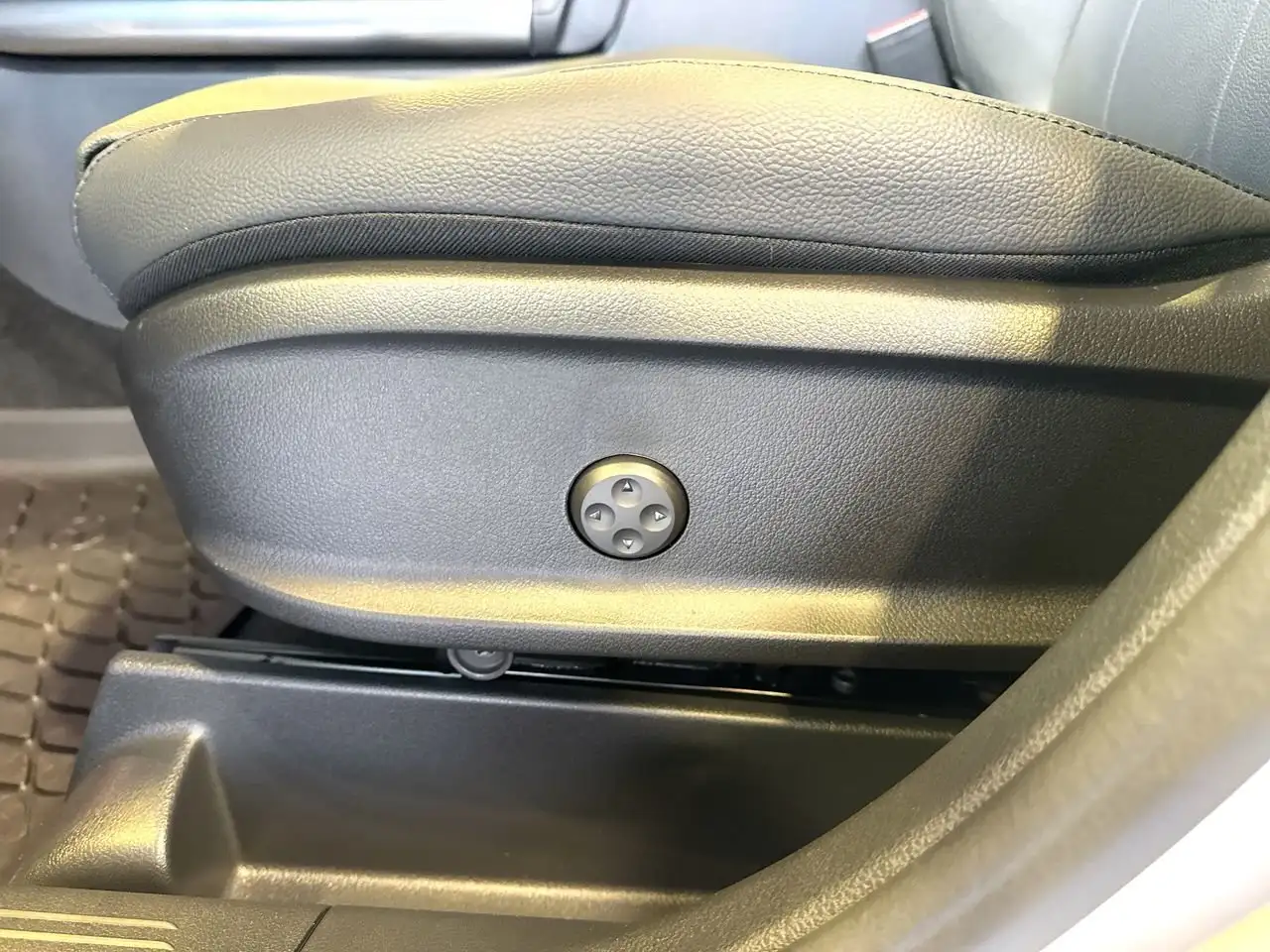 Mercedes-Benz GLA снимка Mercedes-Benz GLA
