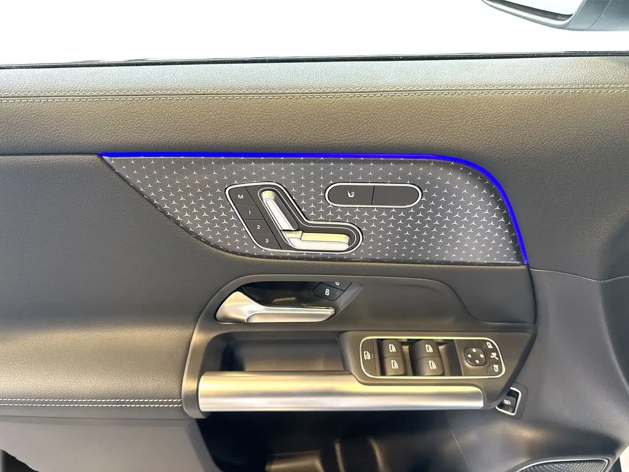 Mercedes-Benz GLA снимка Mercedes-Benz GLA