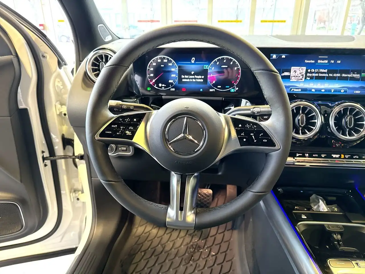 Mercedes-Benz GLA снимка Mercedes-Benz GLA