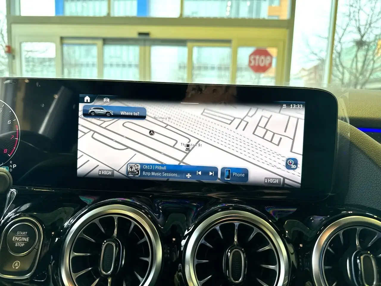 Mercedes-Benz GLA снимка Mercedes-Benz GLA