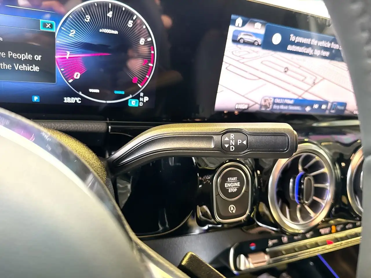 Mercedes-Benz GLA снимка Mercedes-Benz GLA