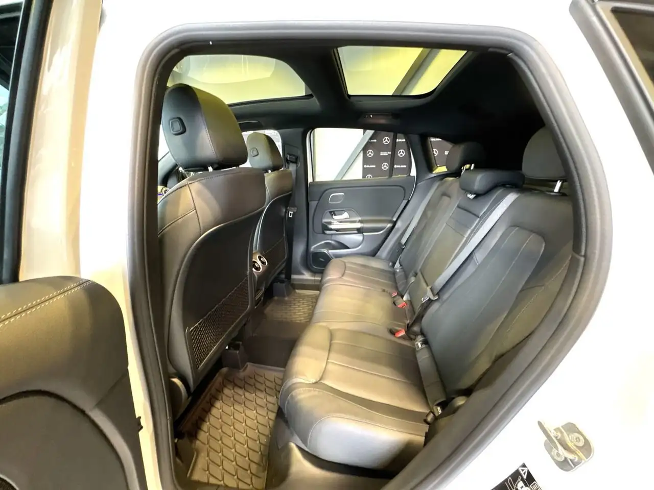 Mercedes-Benz GLA снимка Mercedes-Benz GLA
