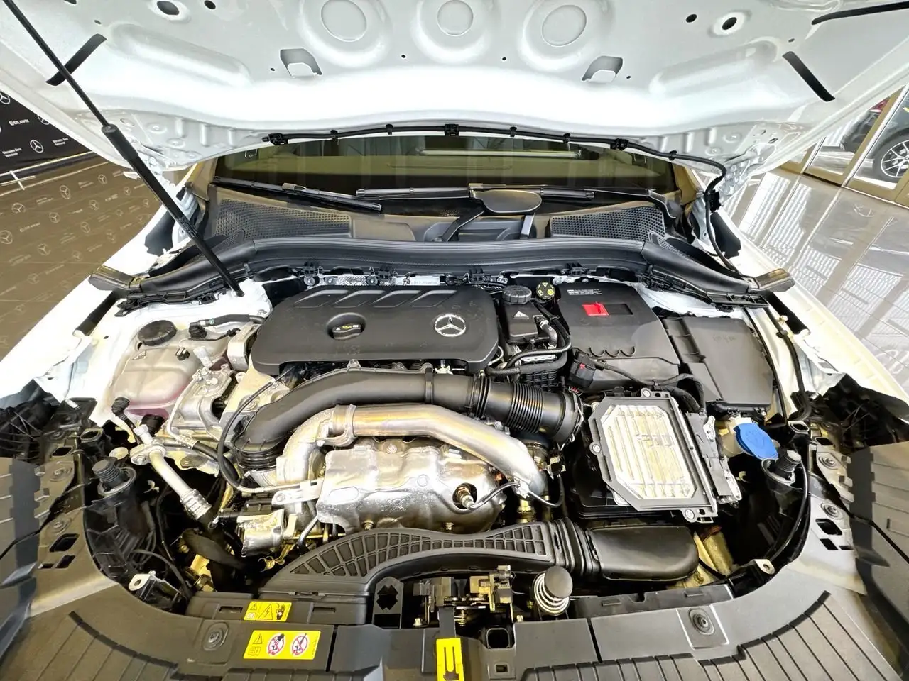 Mercedes-Benz GLA снимка Mercedes-Benz GLA