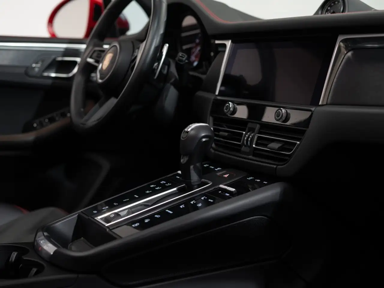 Porsche Macan photo Porsche Macan