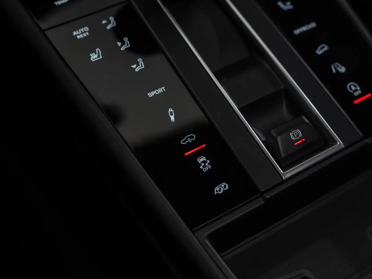 Porsche Macan photo Porsche Macan