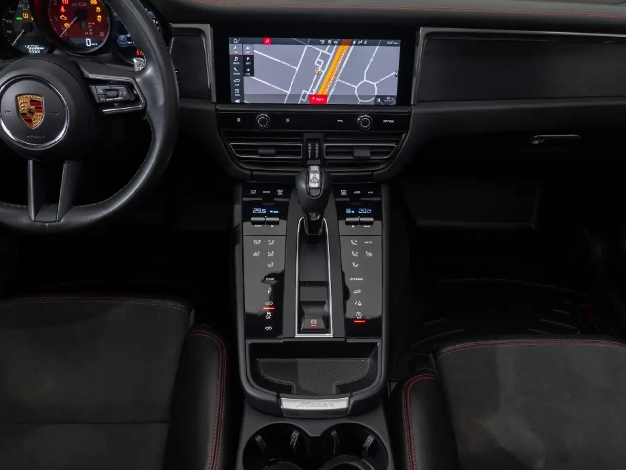 Porsche Macan photo Porsche Macan