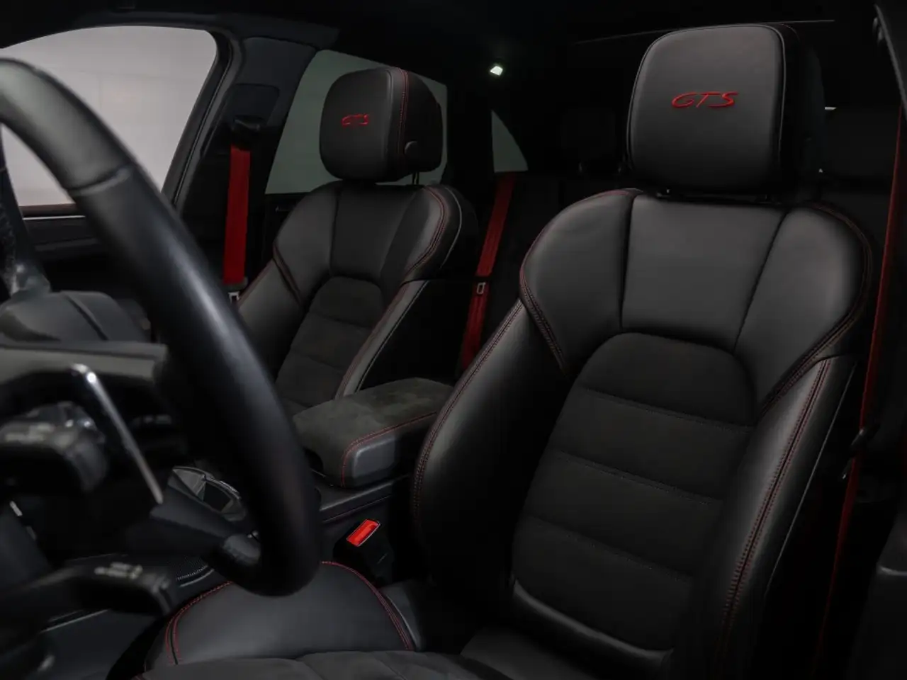 Porsche Macan photo Porsche Macan