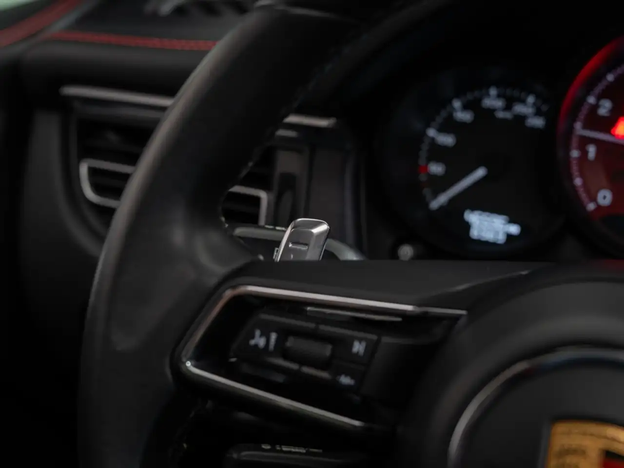 Porsche Macan photo Porsche Macan