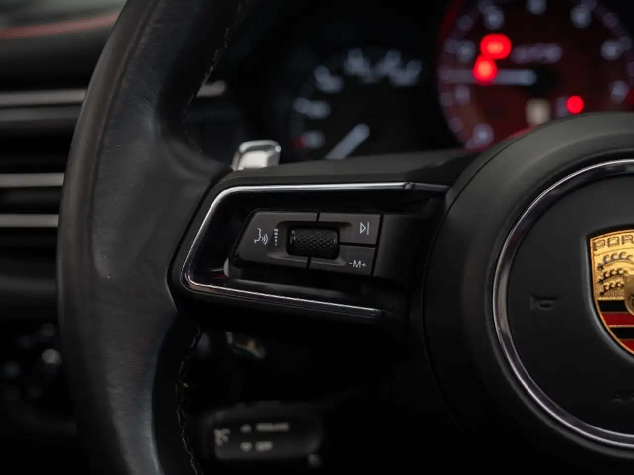 Porsche Macan photo Porsche Macan