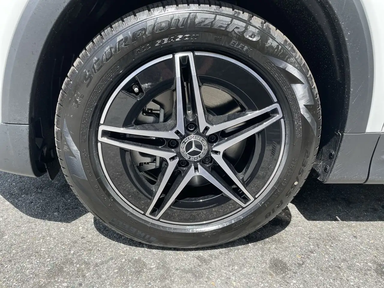 Mercedes-Benz EQB снимка Mercedes-Benz EQB
