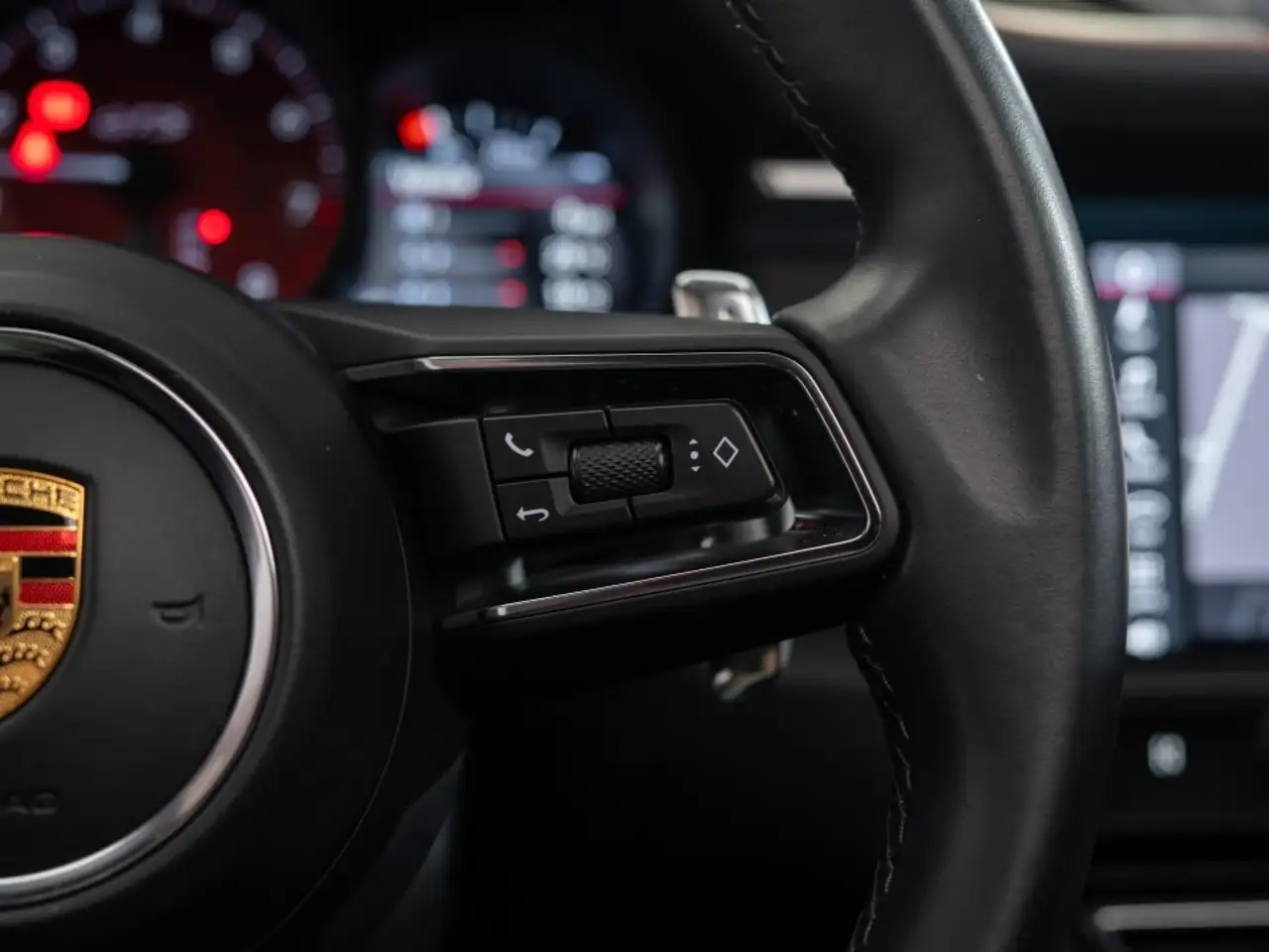 Porsche Macan photo Porsche Macan