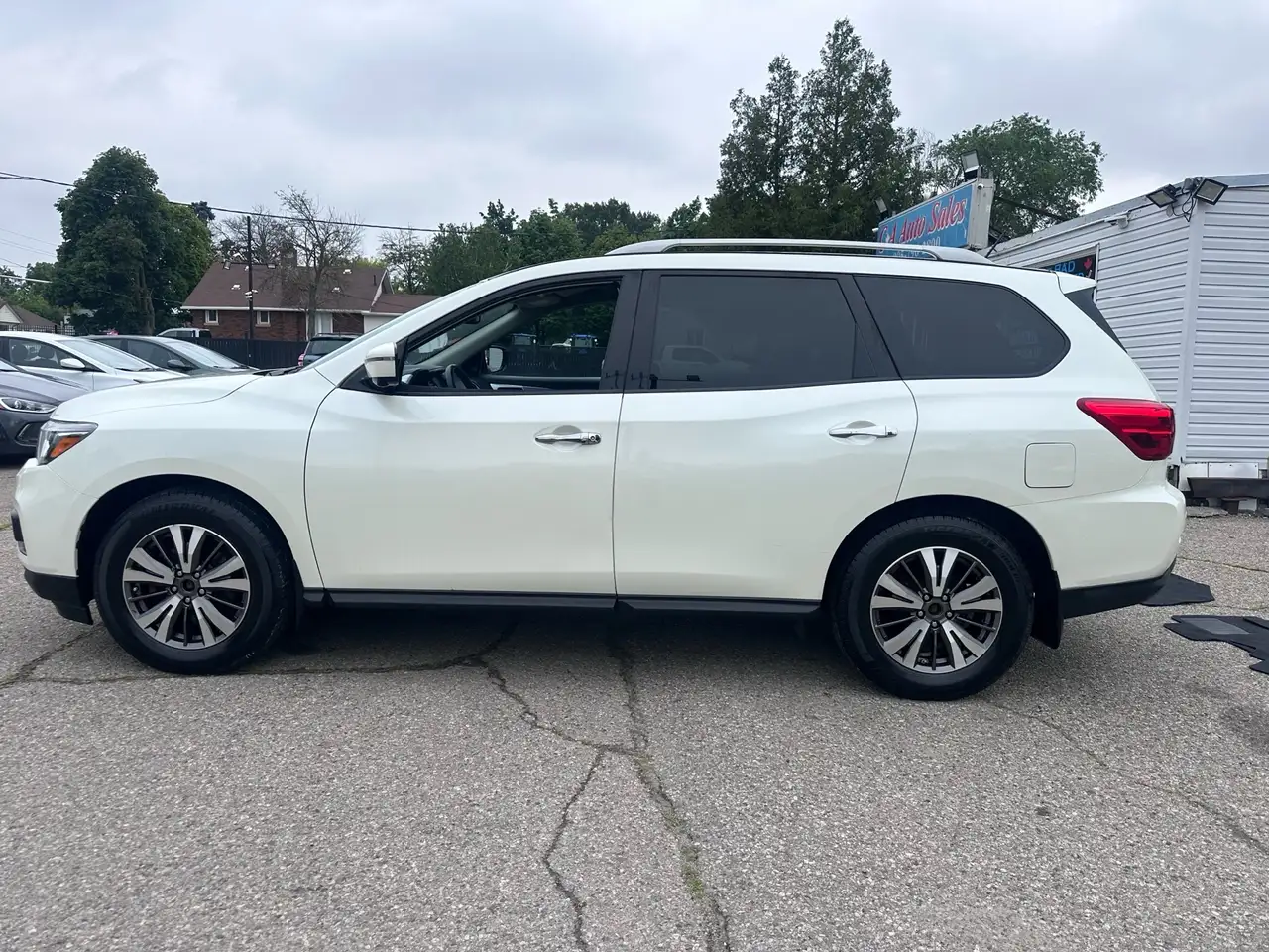 Nissan Pathfinder снимка Nissan Pathfinder