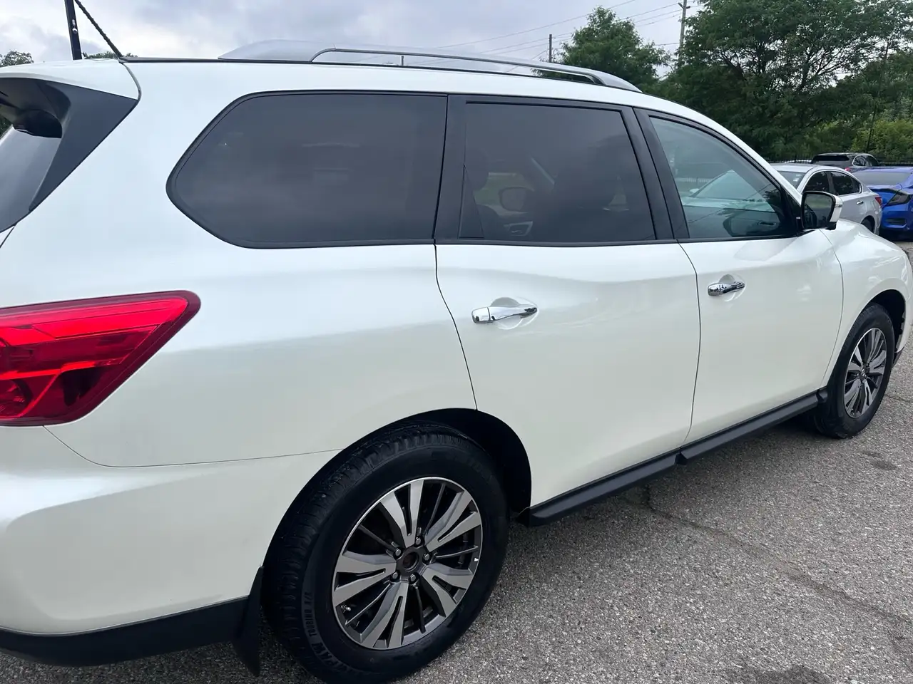 Nissan Pathfinder снимка Nissan Pathfinder
