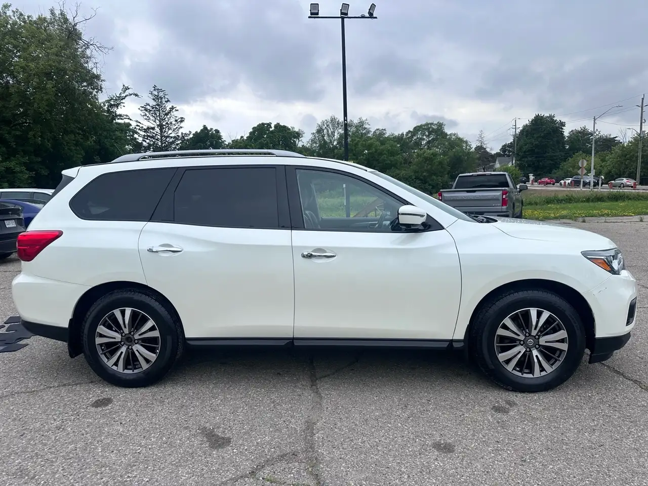 Nissan Pathfinder снимка Nissan Pathfinder