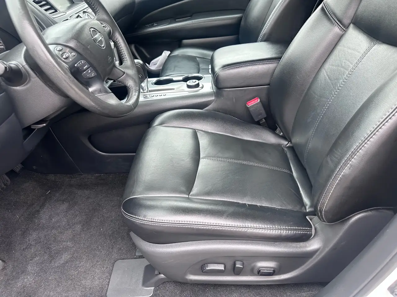 Nissan Pathfinder снимка Nissan Pathfinder