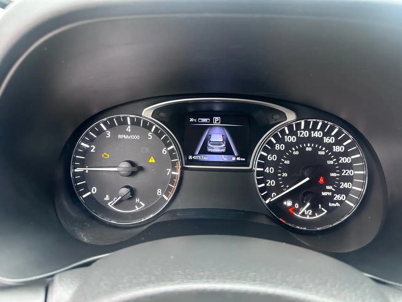 Nissan Pathfinder снимка Nissan Pathfinder