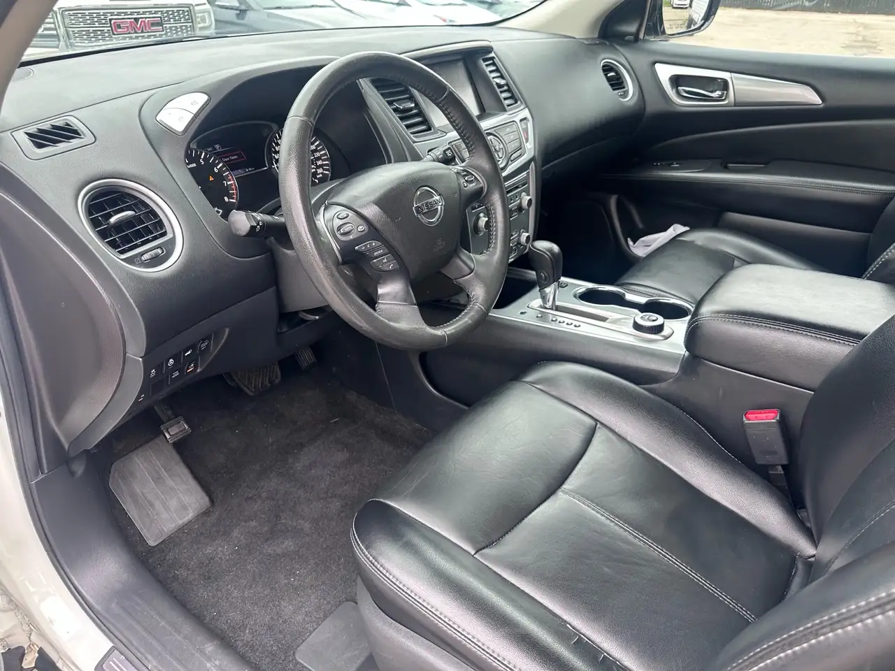 Nissan Pathfinder снимка Nissan Pathfinder