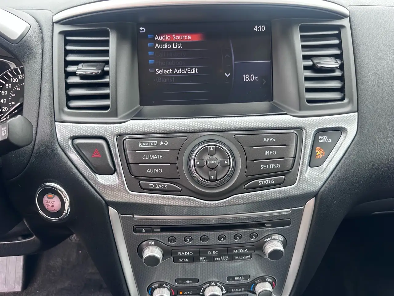 Nissan Pathfinder снимка Nissan Pathfinder