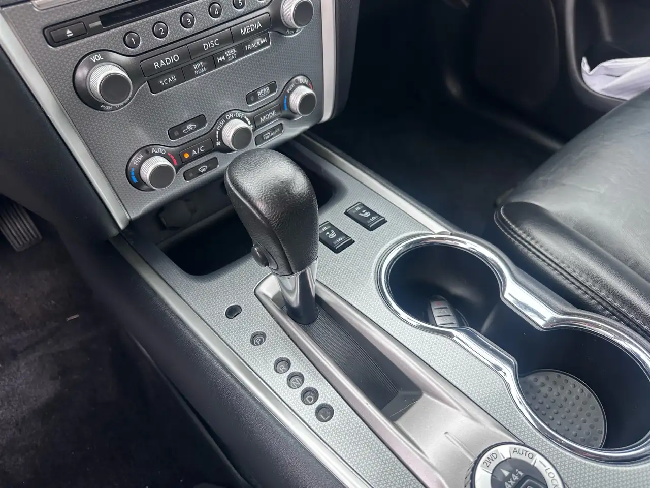 Nissan Pathfinder снимка Nissan Pathfinder