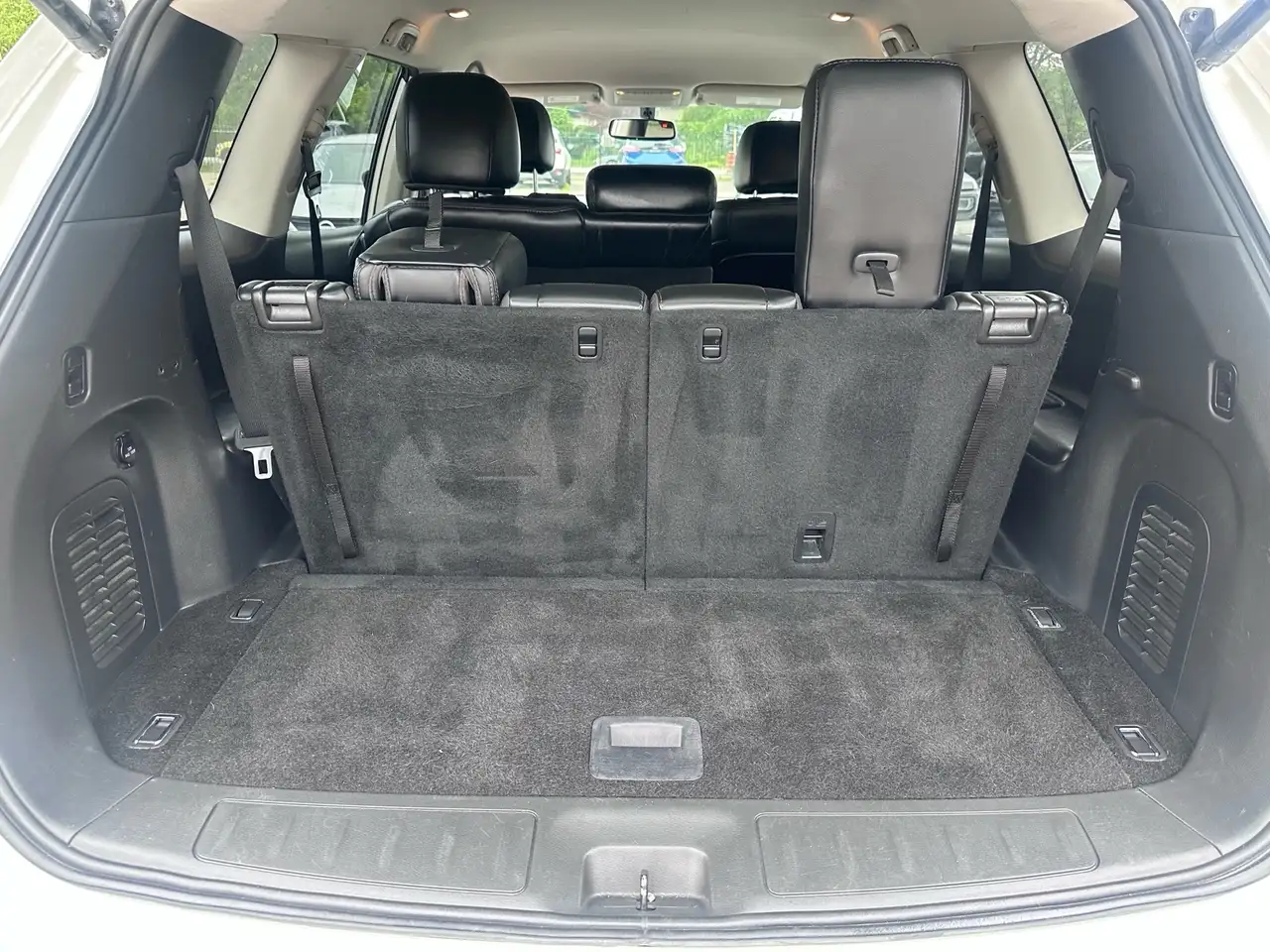 Nissan Pathfinder снимка Nissan Pathfinder