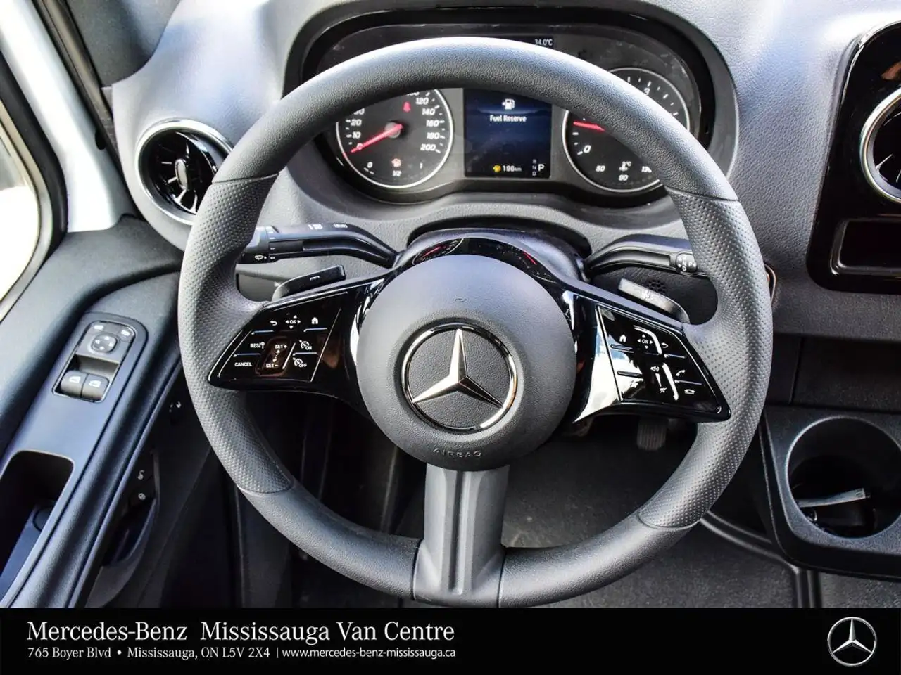 Mercedes-Benz Sprinter photo Mercedes-Benz Sprinter