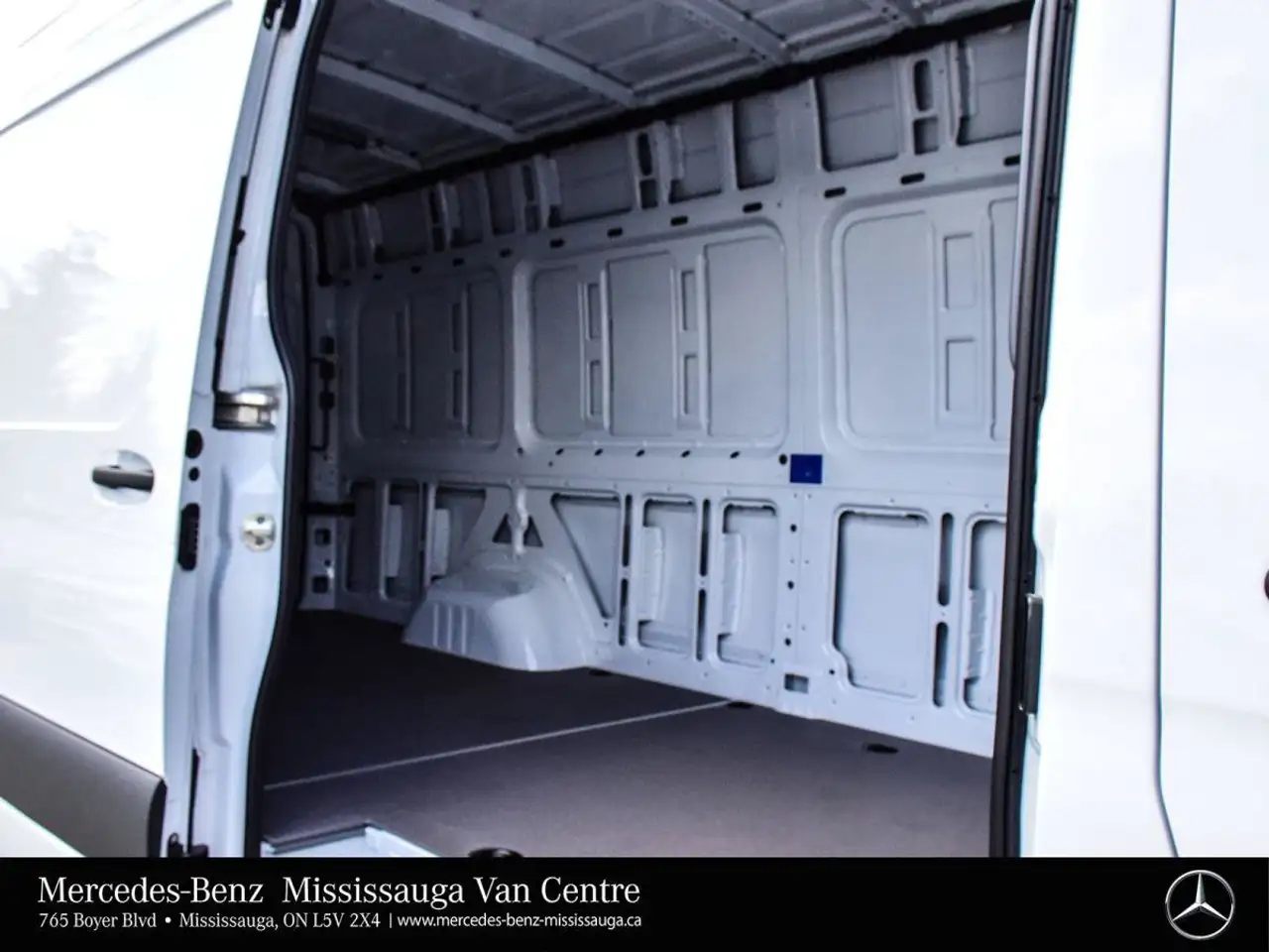 Mercedes-Benz Sprinter photo Mercedes-Benz Sprinter