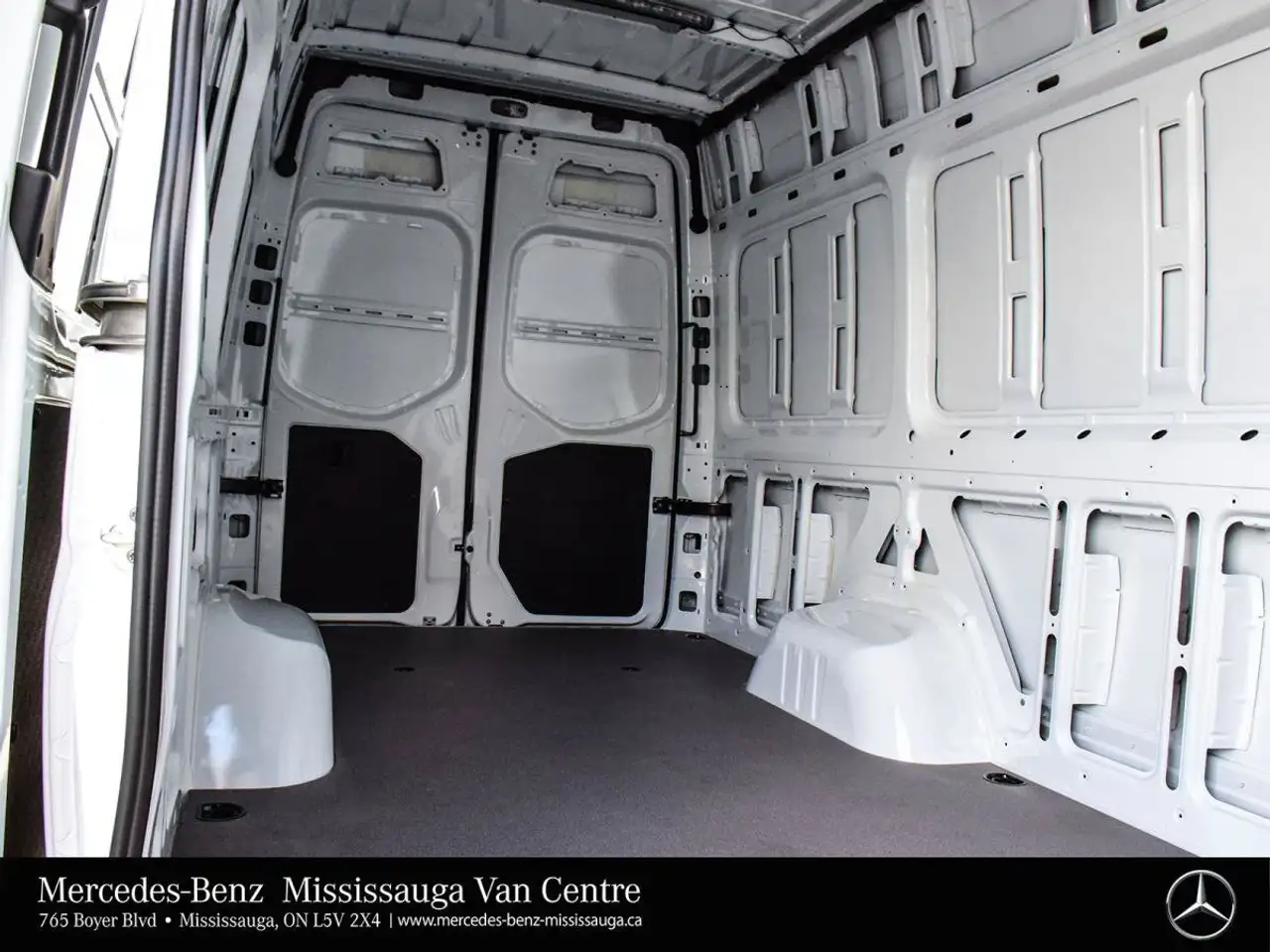Mercedes-Benz Sprinter photo Mercedes-Benz Sprinter