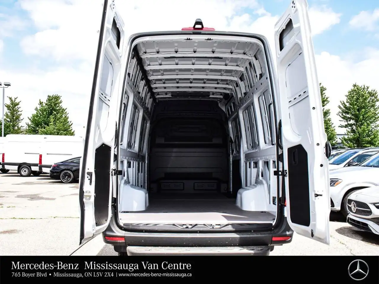 Mercedes-Benz Sprinter photo Mercedes-Benz Sprinter