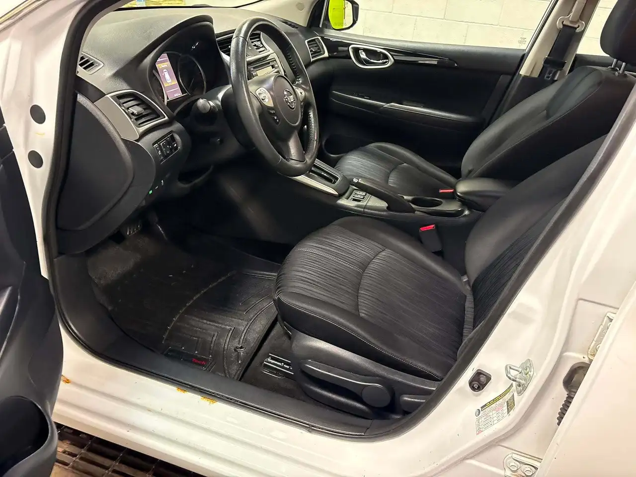 Nissan Sentra снимка Nissan Sentra