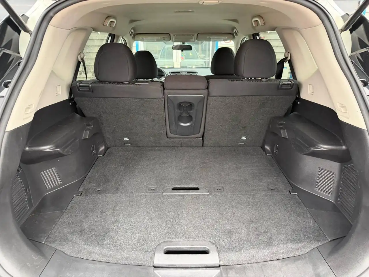 Nissan Rogue снимка Nissan Rogue