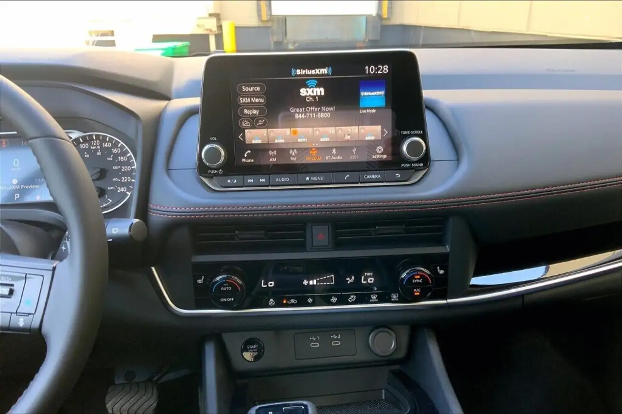 Nissan Rogue снимка Nissan Rogue