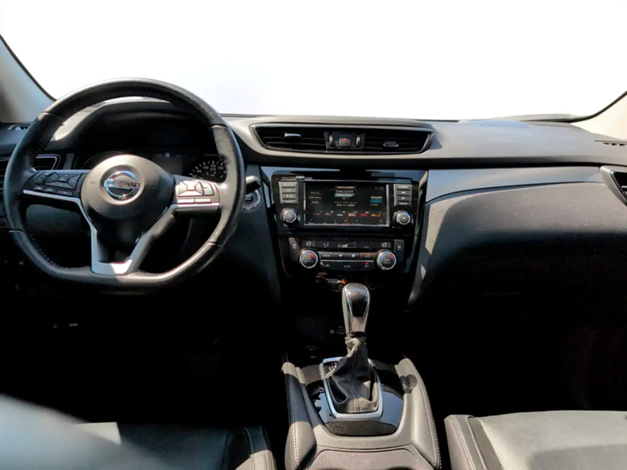 Nissan Qashqai снимка Nissan Qashqai