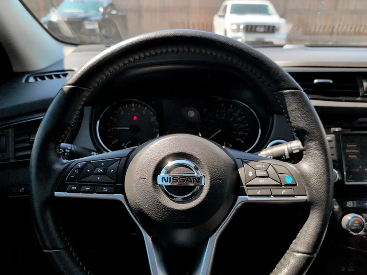 Nissan Qashqai снимка Nissan Qashqai