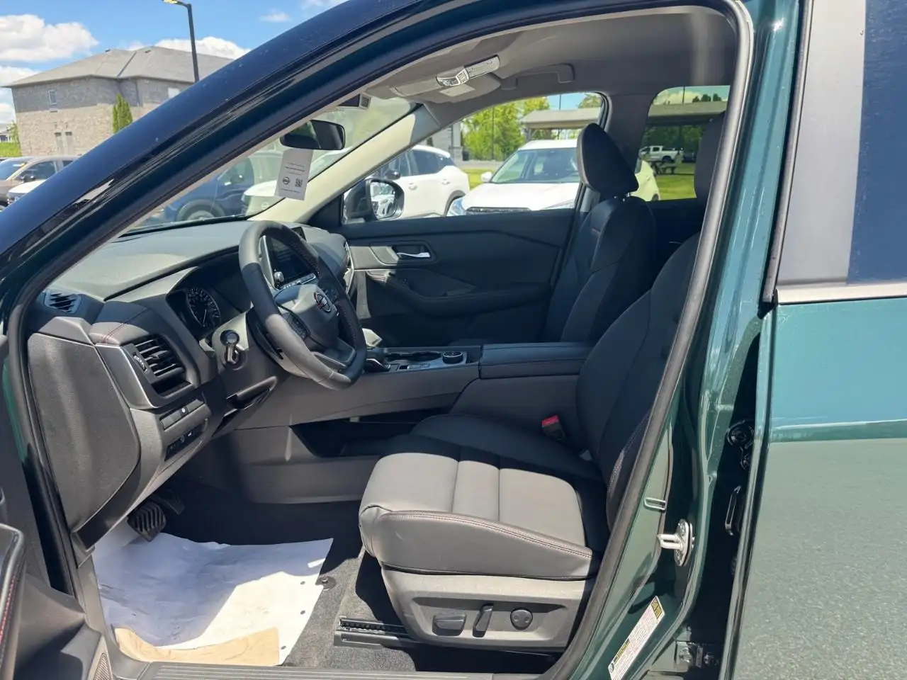 Nissan Rogue снимка Nissan Rogue