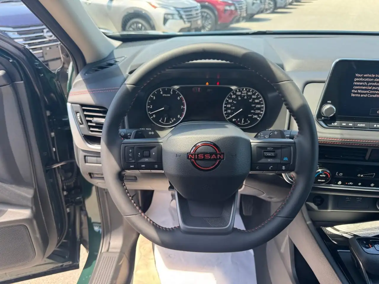 Nissan Rogue снимка Nissan Rogue
