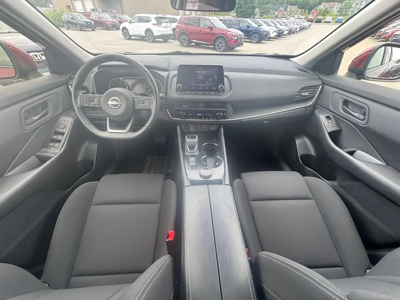 Nissan Rogue снимка Nissan Rogue