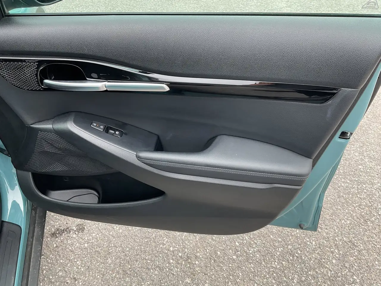 Kia Seltos снимка Kia Seltos