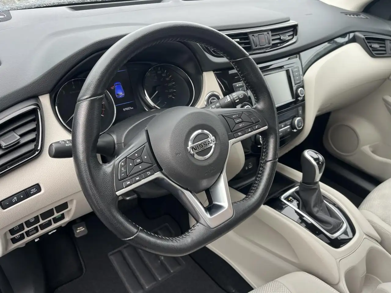 Nissan Qashqai снимка Nissan Qashqai