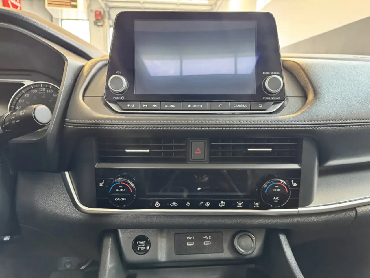 Nissan Rogue снимка Nissan Rogue
