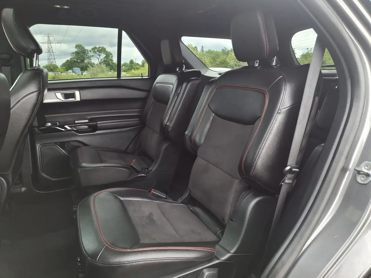Ford Explorer photo Ford Explorer