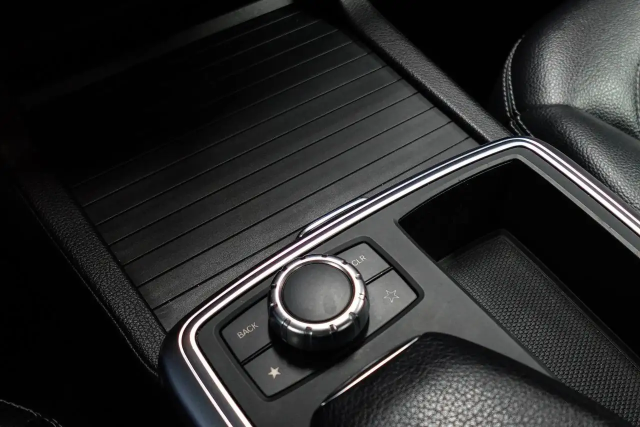Mercedes-Benz M-Class photo Mercedes-Benz M-Class