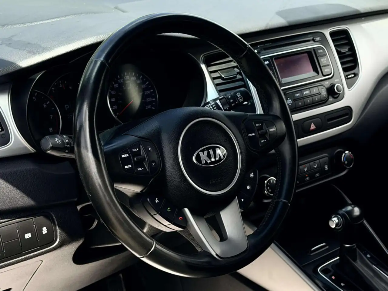 Kia Rondo photo Kia Rondo