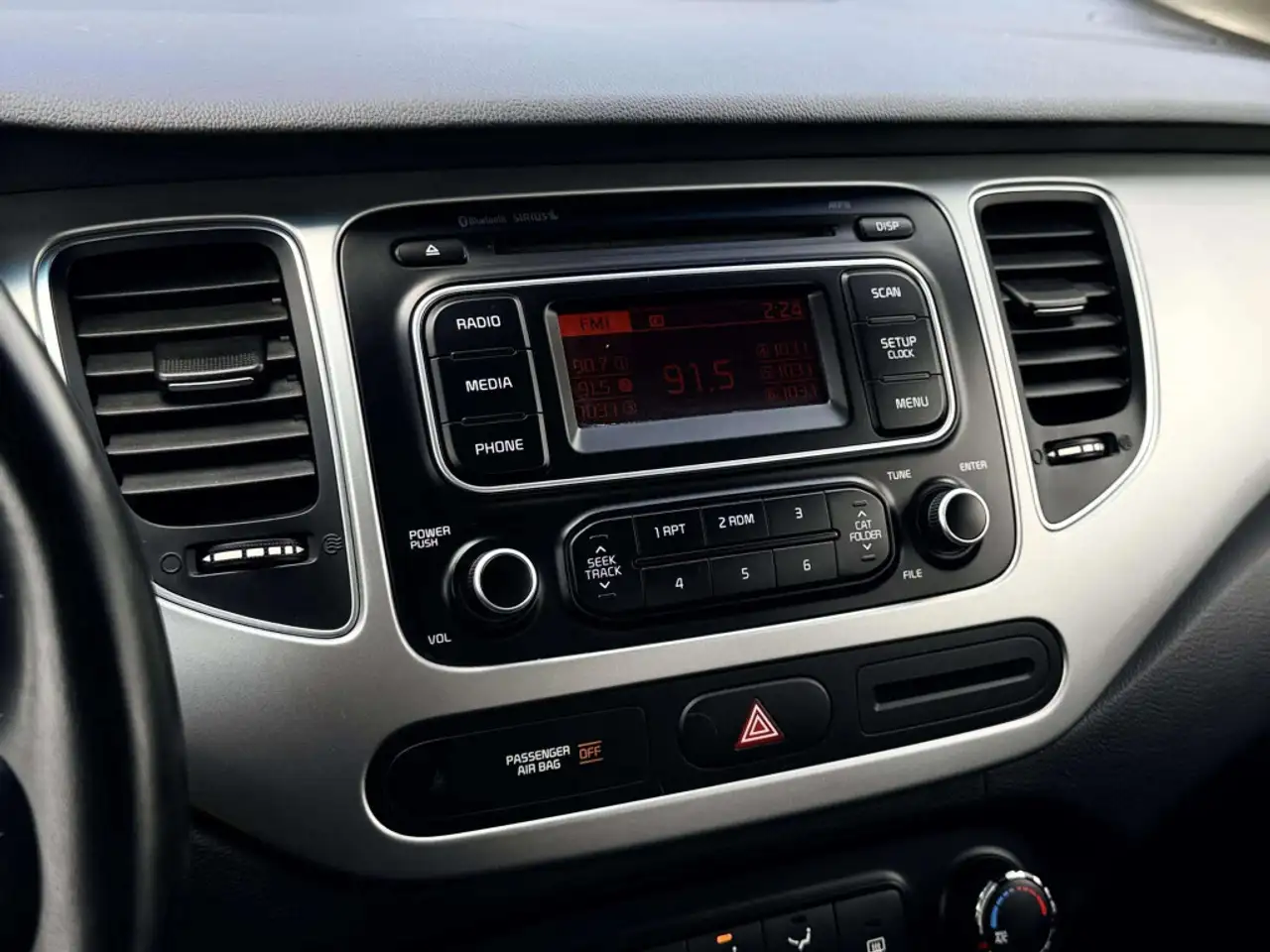 Kia Rondo photo Kia Rondo