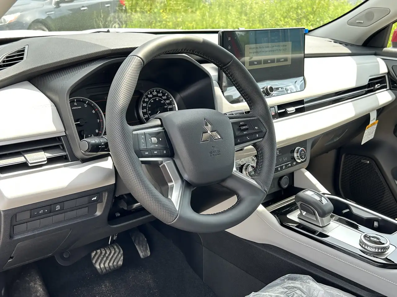 Mitsubishi Outlander снимка Mitsubishi Outlander