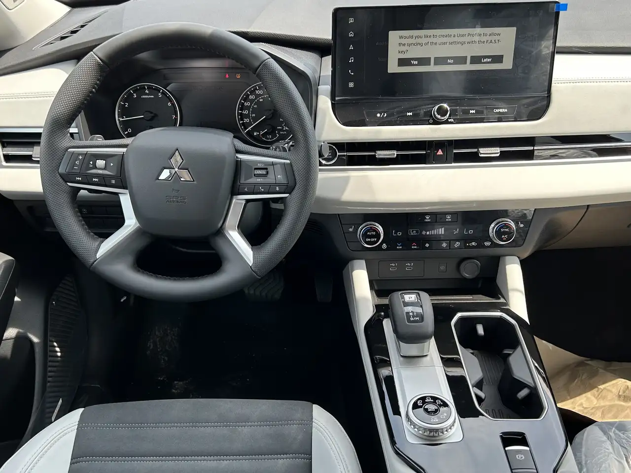 Mitsubishi Outlander снимка Mitsubishi Outlander