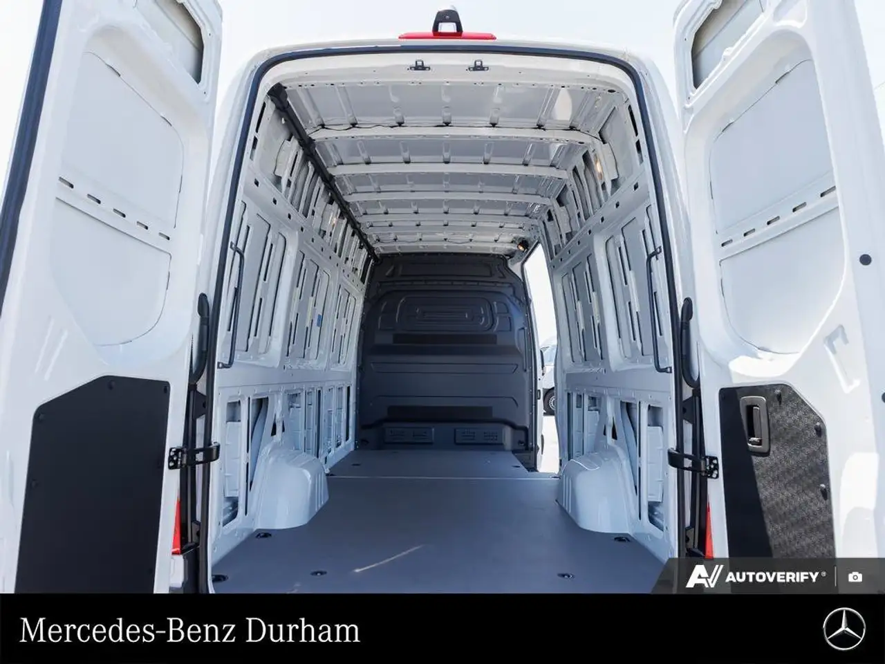 Mercedes-Benz Sprinter снимка Mercedes-Benz Sprinter